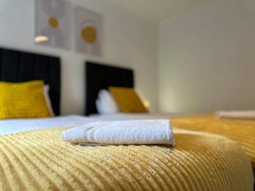 a white towel sitting on the edge of a bed at Great prices on long stays!-Luna Apartments Washington in Washington