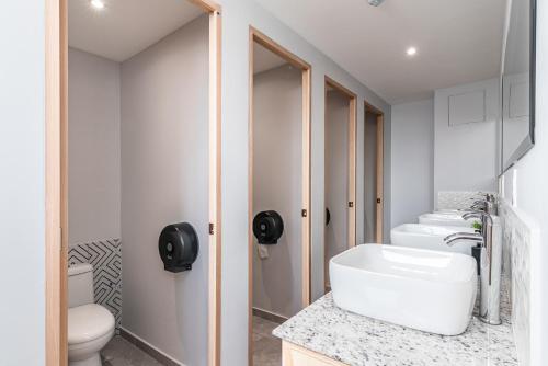 Ванная комната в Onmood Polanco by HiHab New Opening 2024