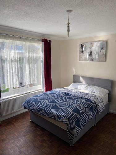a bedroom with a bed and a window at 14 Wallcourt Road in Biddenham