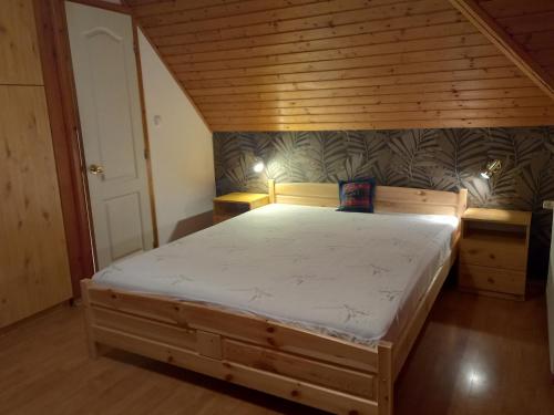 een slaapkamer met een groot bed in een kamer bij KATI VILLA-BEACH in Balatonlelle