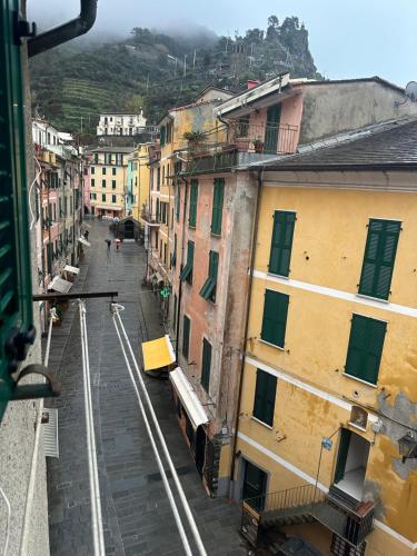 a view of a city street with buildings at Ca Du Grifun 2 in Vernazza