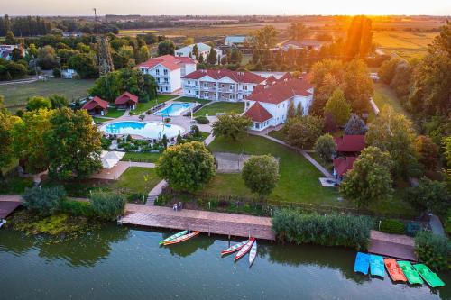 Aranyszarvas Panzió****, Étterem és Grillterasz