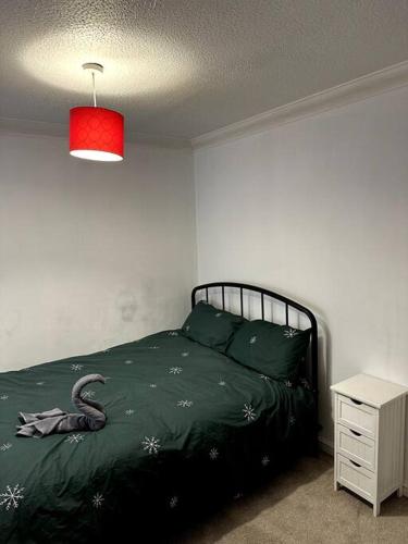 a bedroom with a bed with a snake on it at Cosy family 3-bedroom Home in Simpson