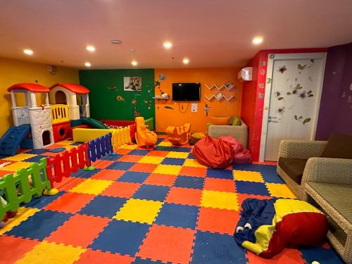 a childrens room with a large colorful carpet at Oceanfront Luxury Condo in Pattaya with Private Beach and Inifinity Pool - NOT A HOTEL 30 Day Stay Minimum in Pattaya North