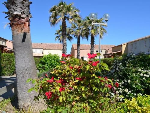 Photo de la galerie de l'établissement Pavillon 4 pers avec piscine, terrasse, parking, à 700m de la plage et proche commerces - FR-1-701-20, à Vendres