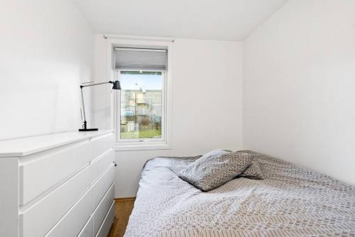 Легло или легла в стая в Moderne solrik leilighet - gratis lading/sentralt