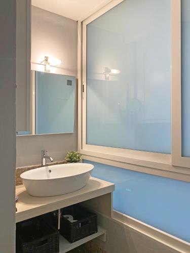 Via Giulia apartment / historic center of Rome