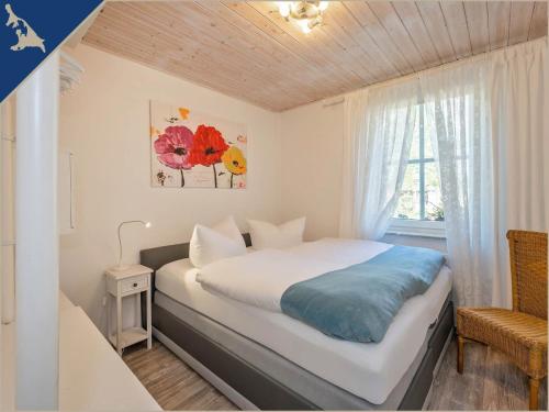 a bedroom with a bed and a window at Ferienwohnung mit Kamin am Achterwasser in Lütow in Lütow