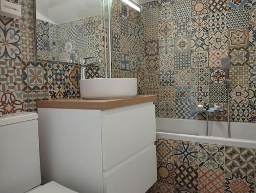 a bathroom with a sink and a shower at Top studio + Parking + Wifi in Toulon