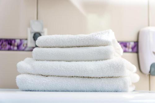 En eller flere senge i et værelse på Cazare urbana