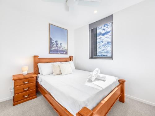 a bedroom with a bed and a window at Stylish 2BR Haven in West Ends Vibrant Heart in Brisbane