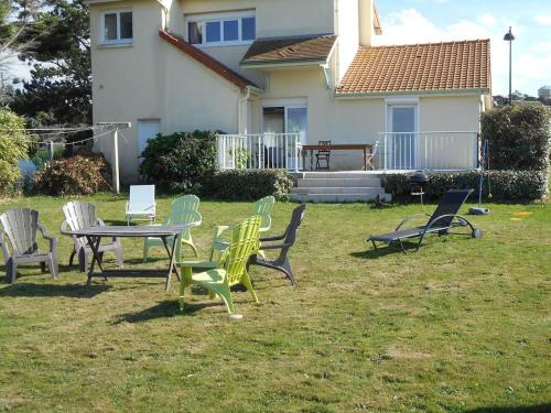 a group of chairs and a table in front of a house at VILLA LES MOUETTES - Maison 8 couchages in Quiberville