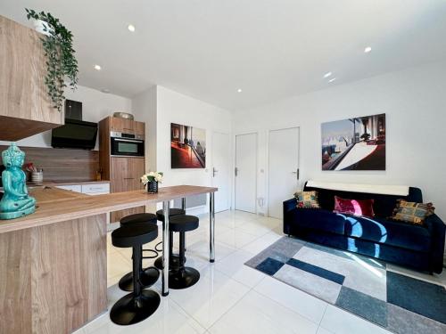 Tivoli 4 - Renovated 2 bedrooms appartment, Monaco Border, 5mn from Casino Monte Carlo