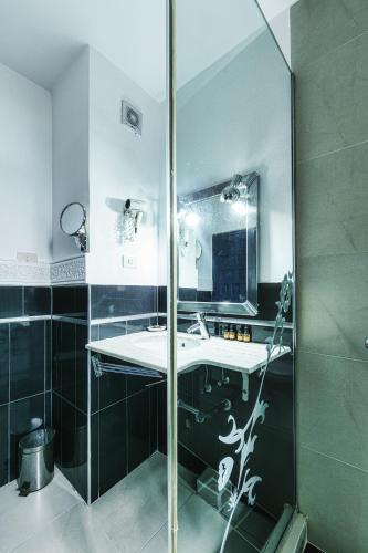 Un baño de Ryad A&B Sarai