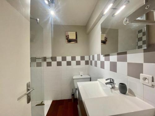 a bathroom with a sink and a toilet at La Pépinière in Cannes