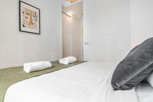 Fresh & stylish apartment with parking by REMS