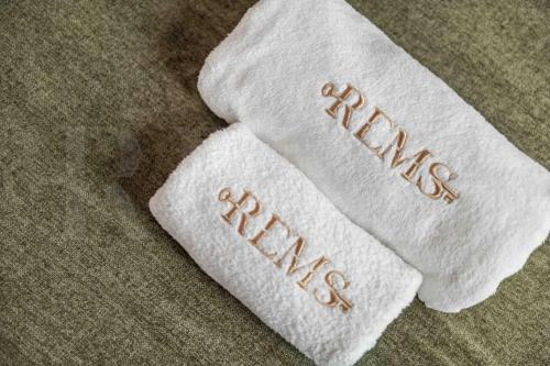 Fresh & stylish apartment with parking by REMS