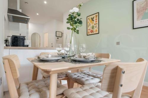 Fresh & stylish apartment with parking by REMS