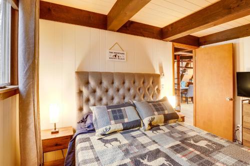 a bedroom with a large bed in a room at Private Hot Tub Cabin 1 Mi to Beech Mountain! in Beech Mountain