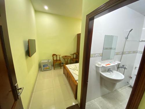 Ένα μπάνιο στο Hotel Bình An