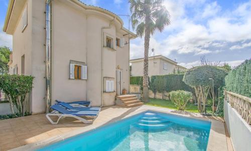 a villa with a swimming pool and a house at Playas de Mallorca in Muro