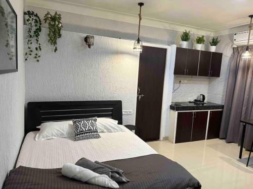 Gallery image of The Swing: Private Studio Room in Koregaon Park in Pune
