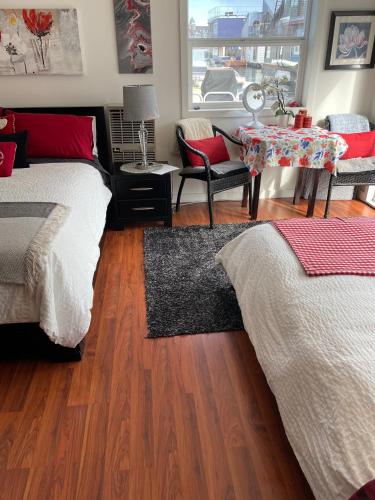 Кровать или кровати в номере A Float Home B&B in Fisherman’s Wharf