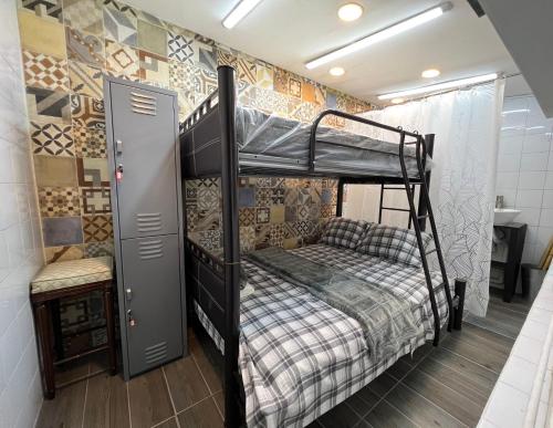 - deux lits superposés dans une chambre dans l'établissement Mexico City Guesthouse, à Mexico