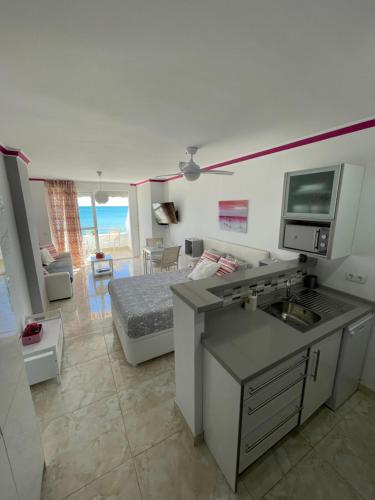 Roca Chica. Studio - First Line Beach