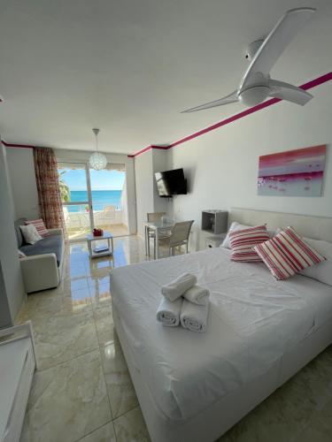 Roca Chica. Studio - First Line Beach