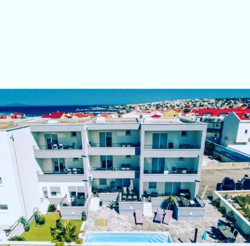 Apartments Pool Villa Maria, Novalja