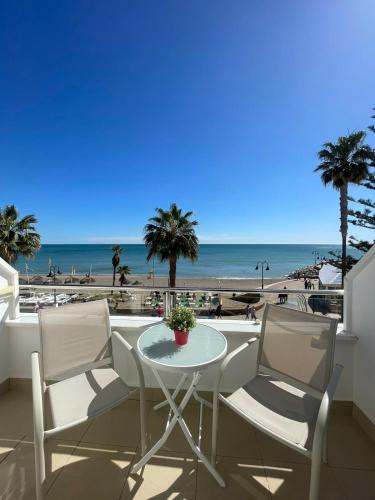 Roca Chica. Studio - First Line Beach