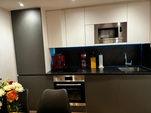 a kitchen with a sink and a microwave at Ferienwohnung E in Soltau