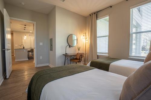 Ένα ή περισσότερα κρεβάτια σε δωμάτιο στο Elegant, Spacious 3BR 2B Apt Perfect for Long Stays