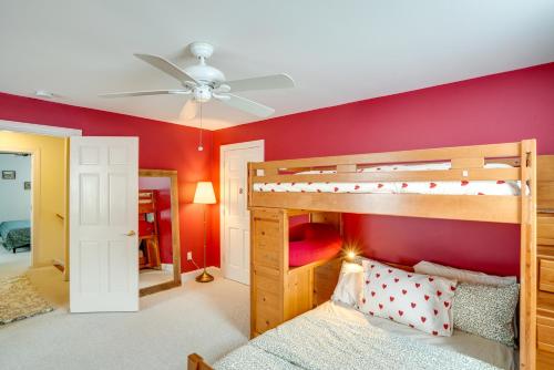 een slaapkamer met een stapelbed en een rode muur bij Colorful Milford Home on 7 Wooded Acres! in Milford