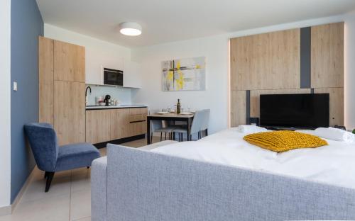 Apartment Azur with Sea View