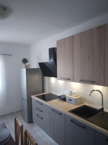 Kuchyň nebo kuchyňský kout v ubytování Apartman Maja