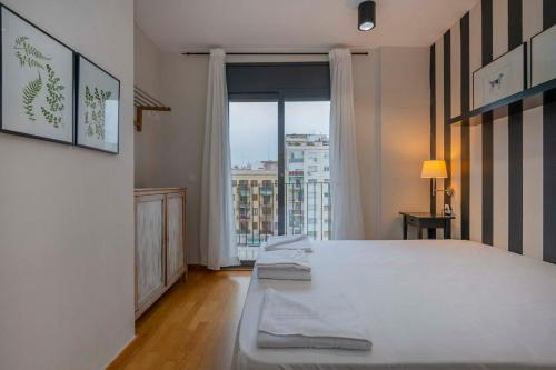 Postel nebo postele na pokoji v ubytování Modern and bright apartment in Eixample 5-1