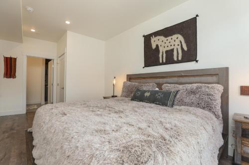 Katil atau katil-katil dalam bilik di Après Shores Condo: Upscale Riverfront Retreat