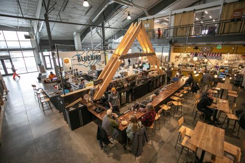 Restoran atau tempat lain untuk makan di Après Shores Condo: Upscale Riverfront Retreat