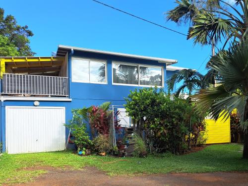 a blue house with a white garage at Ti Caz Marley - Bassin Manapany-Les-Bains in Saint-Joseph