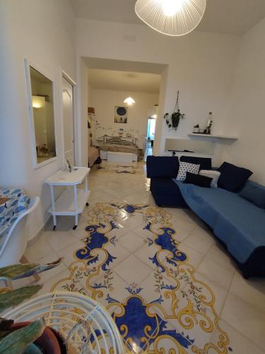 a living room with a couch and a table at Casa Mamma Mia in Albori
