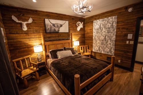 Postel nebo postele na pokoji v ubytování Lake Tower Lodge