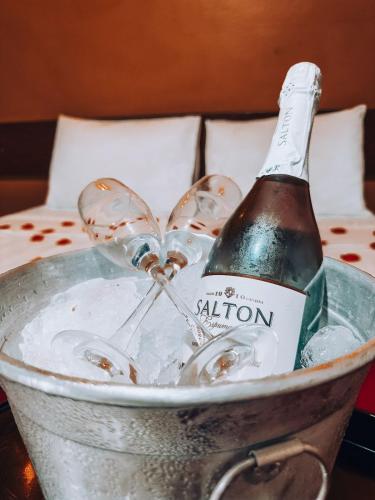 a bottle of champagne in a bucket of ice at Pousada Puerta Del Sol Rio das Ostras in Rio das Ostras
