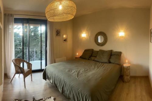 Кровать или кровати в номере La villa Tamaris