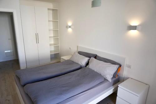 appartamento Dolce Vita tesisinde bir odada yatak veya yataklar