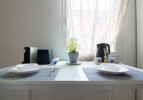 a kitchen counter with two white bowls on it at Athena Rooms - Affittacamere in Bologna