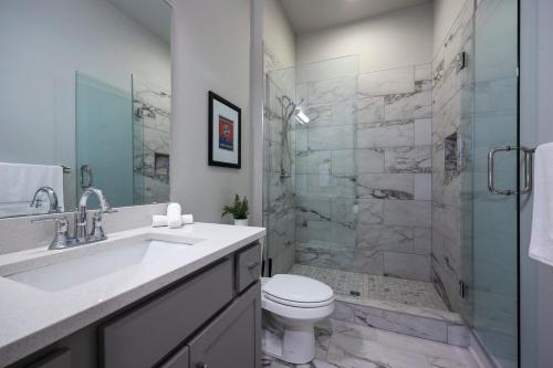a bathroom with a shower and a toilet and a sink at New Lux Townhome 6 mins to DT Rooftop Sleeps 12 in Nashville