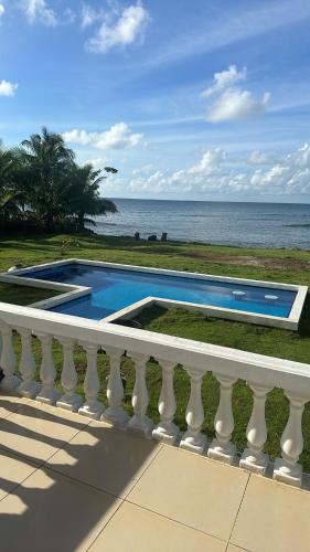 Piscina a Emerald Luxe Suites o a prop