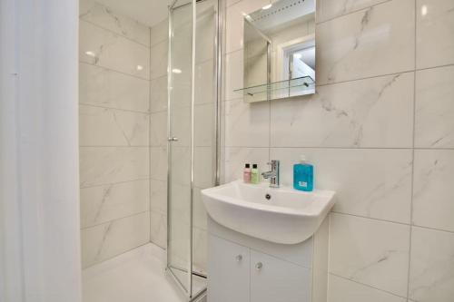 a white bathroom with a sink and a shower at Dane Duplex Studio Four - Stunning Coventry Oasis in Coventry